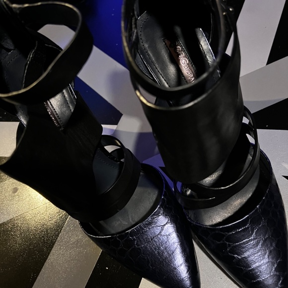 BCBGeneration Snakeskin Pointed Heels- Strappy Zipper Back Pumps 8.5 Black/Blue - Picture 9 of 15